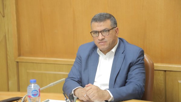 إلغاء خطوط سير 13 سيارة سرفيس لعدم استكمال السير حتى نهاية المواقف بقنا
