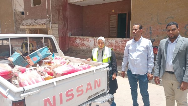 ضبط 1000 لتر مياه غازية منتهية الصلاحية خلال حملات في أسواق قنا