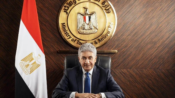 وزير السياحة يصدر قراراً بتشكيل لجنة برئاسته لتنظيم فعاليات الكسوف الكلي للشمس
