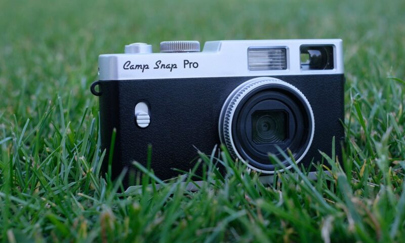 Camp Snap’s upgraded screen-free retro compact camera hits the right notes, and I love how affordable it is