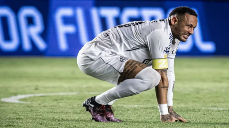 قبل كأس العالم.. نيمار يتلقى ضربة موجعة (فيديو)