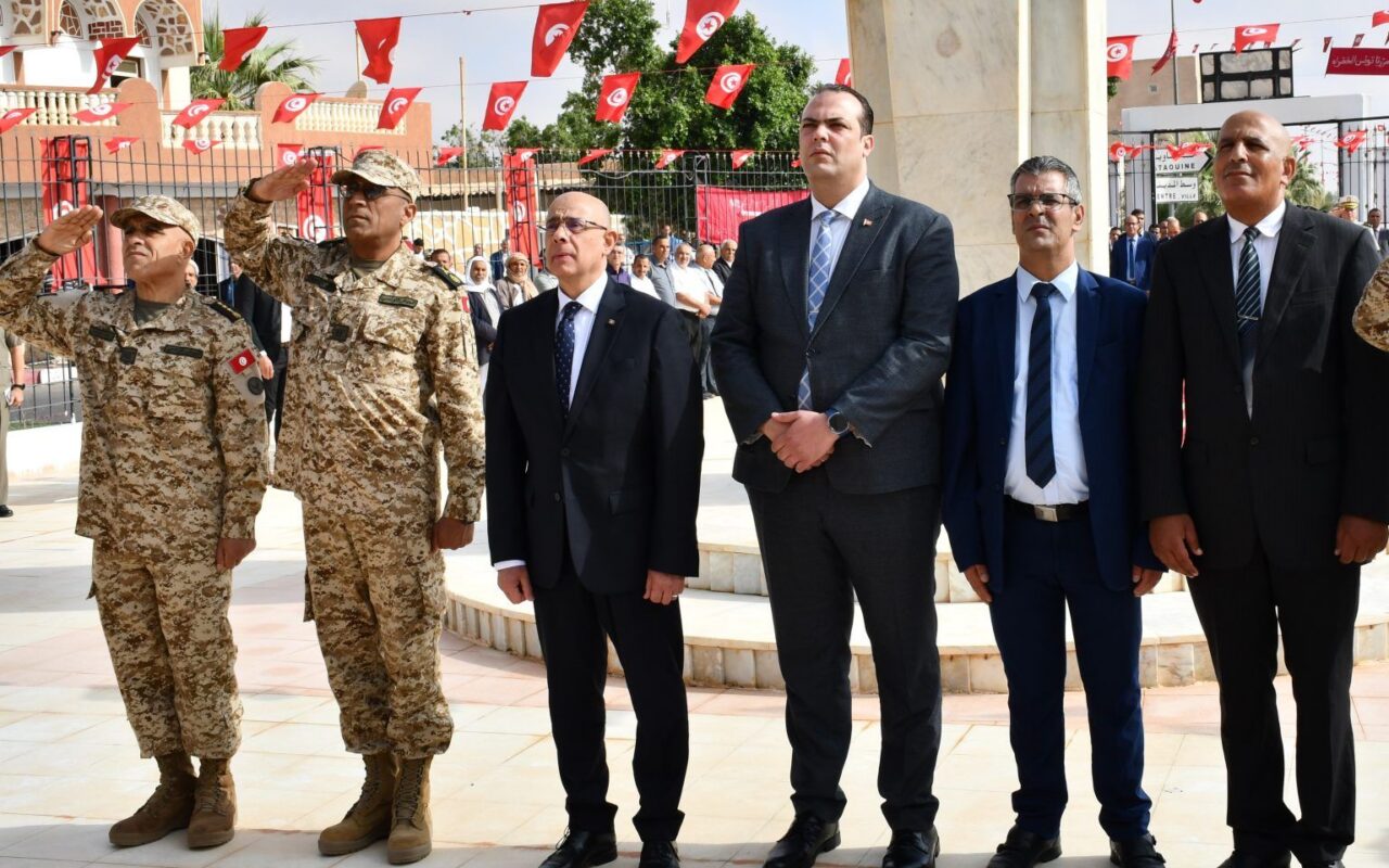 وزير الدفاع يشرف على موكب إحياء الذكرى 68 لمعركة رمادة