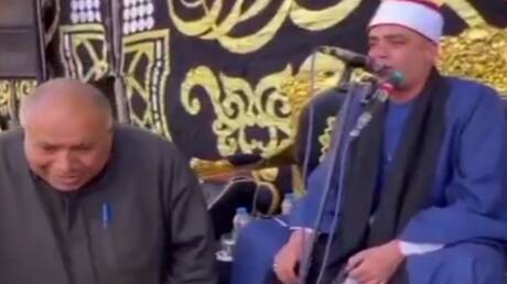 “يا موسى!”.. فيديو من عزاء مصري يثير الجدل.. رجل يرقص طربا وسط تلاوة القرآن