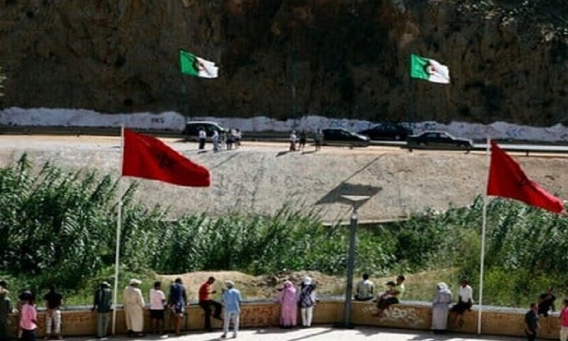 الجزائر تسلم الرباط 21 مواطنا مغربيا