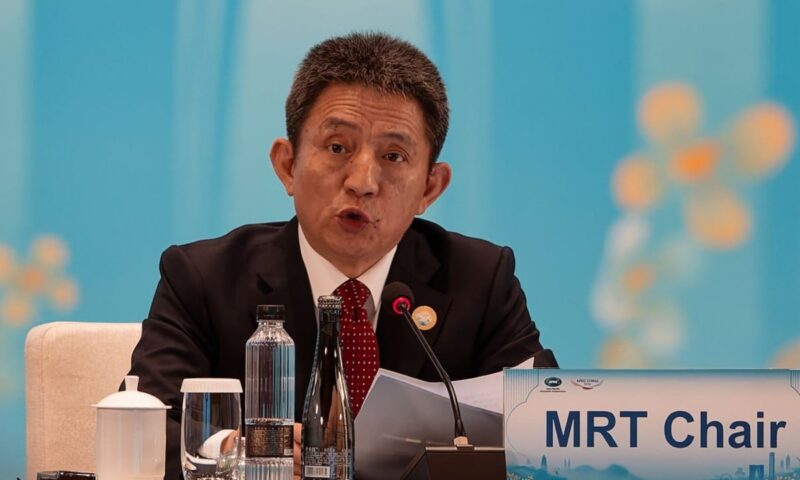 China’s top trade negotiator urges Apec to grow economic pie, divide it fairly