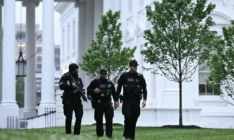 Two people shot in encounter with Secret Service near the White House