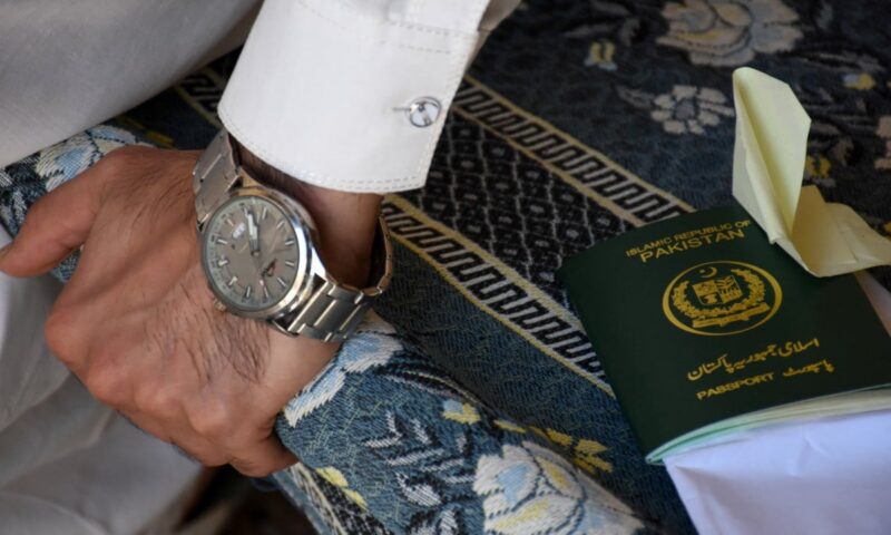 UAE deports Pakistani Shiites: jobs lost and savings frozen amid Iran war