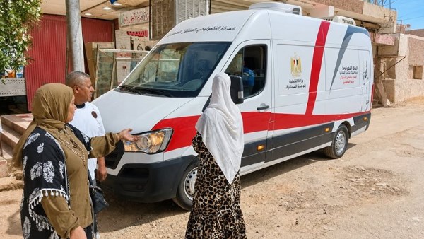 انطلاق سيارة المركز التكنولوجي المتنقل بشوارع الخارجة لاستخراج التراخيص