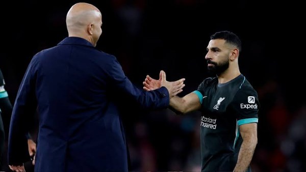 لماذا تراجع سلوت أمام محمد صلاح؟.. أزمات ليفربول تجبر المدرب الهولندي على التهدئة