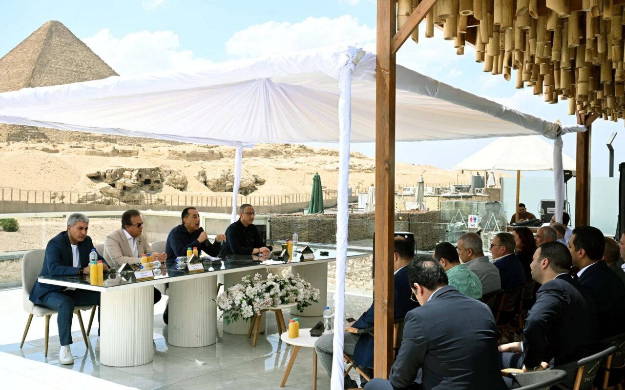 Egyptian PM announces community-backed Pyramids revamp alongside Giza educational expansion
