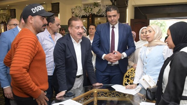محافظ بورسعيد يشهد فعاليات اليوم المفتوح للتوظيف لتوفير 692 فرصة عمل لأبناء الباسلة.. صور
