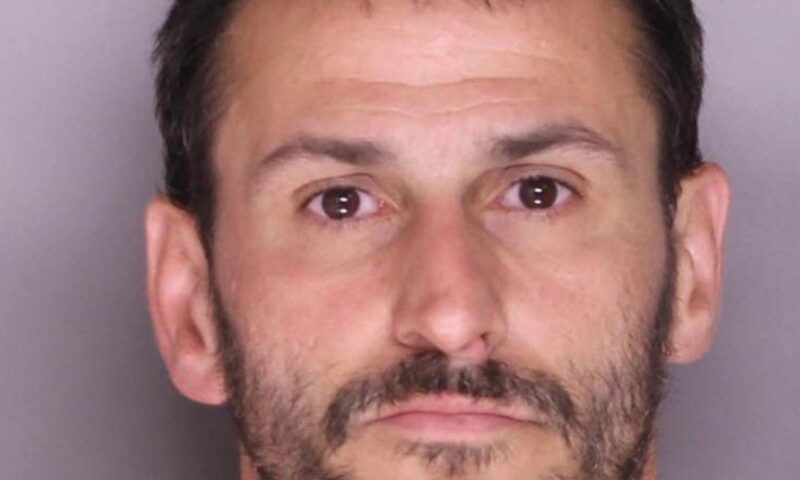 Suspect brought his girlfriend’s 11-year-old daughter to hold flashlight during burglary, cops say