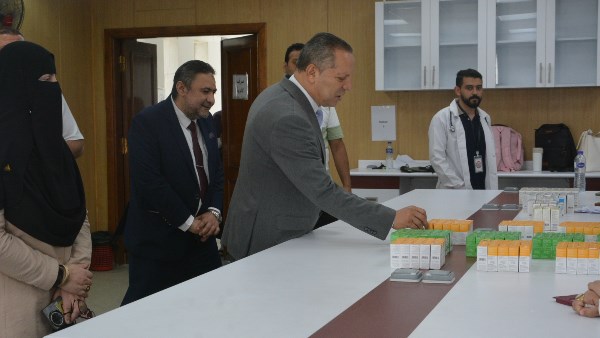 جامعة دمياط تطلق حملة «اطمن على نظرك» بكلية الطب.. صور