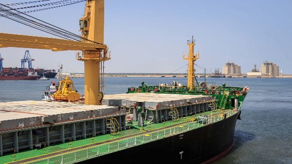 تداول 9 سفن حاويات و67371 طن بضائع عامة بميناء دمياط
