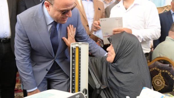 محافظ الغربية يتابع القافلة الطبية بقرية صفط تراب بالمحلة ويعلن تقديم الخدمة لـ 2370 مواطناً