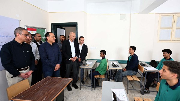 مدبولي يؤكد أهمية تدريس ما يتعلق بالبرمجة والذكاء الاصطناعي وكذا الثقافة المالية