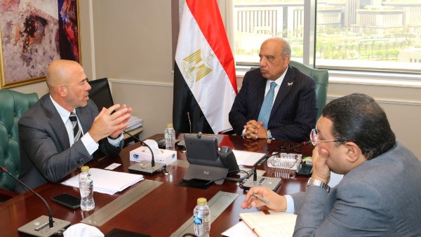 وزير الكهرباء يتابع مع مجموعة “إنكوم” آليات توفير الطاقة اللازمة لإقامة مشروع مركز عالمى للبيانات