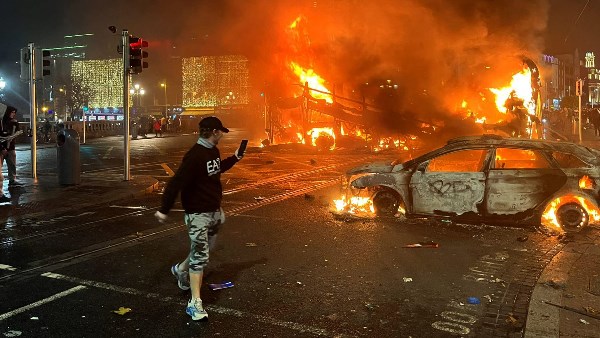احتجاجات واسعة بعد وفاة رجل من أصول كونغولية في أيرلندا