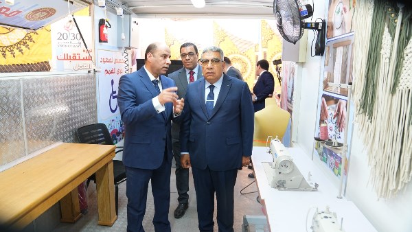وزير العمل ومحافظ الدقهلية يفتتحان وحدة تدريب مهني متنقلة بقرية “طيبة”