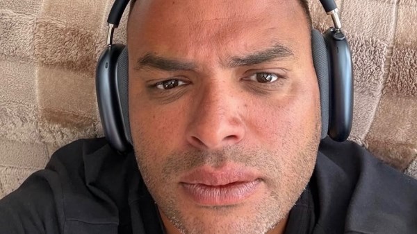 فرفوش ولذيذ.. رامي صبري يروج لـ ألبومه الجديد