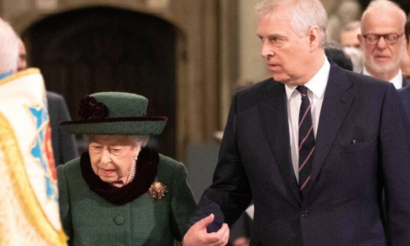 Queen pushed for ex-prince Andrew’s appointment as trade envoy, documents show