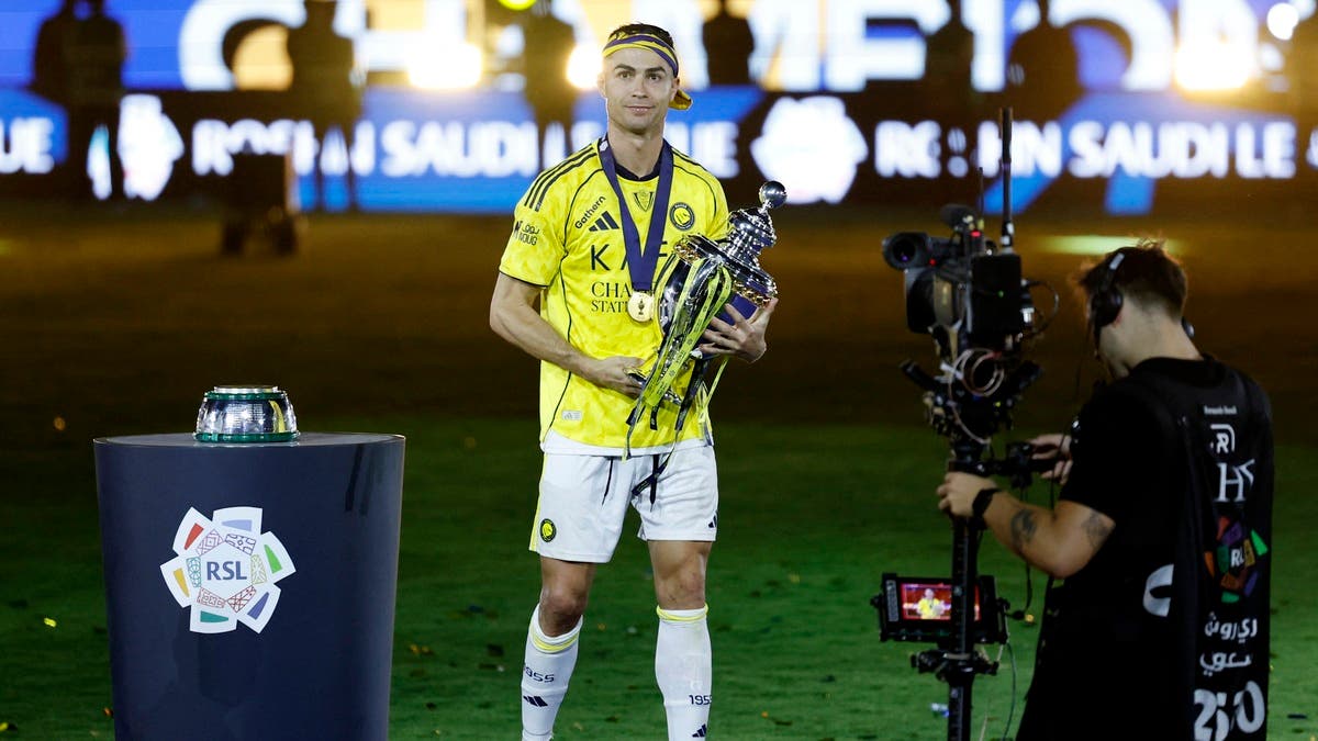 رونالدو.. أكبر لاعب يفوز بدوري روشن السعودي