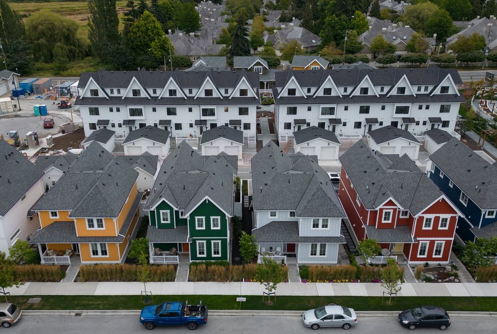 Some Ontario homeowners hit ‘breaking point,’ miss mortgage payments: report