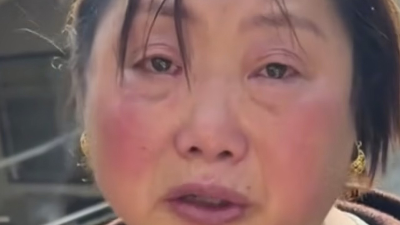 China official mocked for wearing gold earrings while crying about local flood disaster