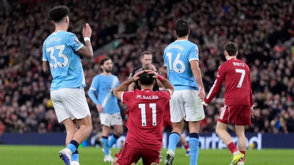 “لا تغلقوا فمه”.. لاعب ليفربول يدافع عن صلاح ليلة الرحيل