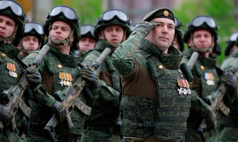 بوتين يعفي المجندين الجدد في حرب أوكرانيا وأسرهم من الديون