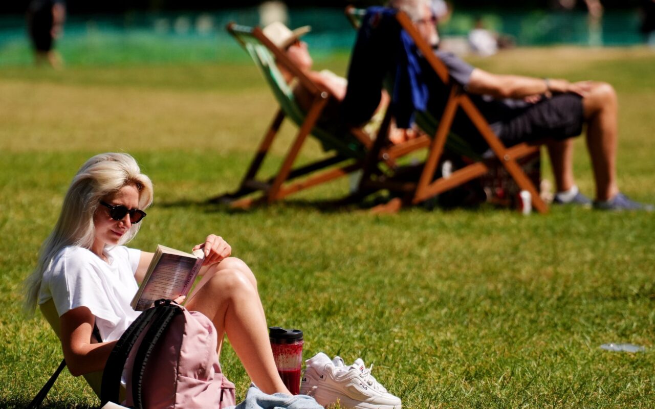 Heat to rise to possible record-breaking highs over rest of bank holiday weekend