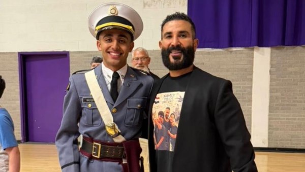 أحمد سعد يحتفل بتخرج نجله:  بقى راجل أقدر أعتمد عليه | صور