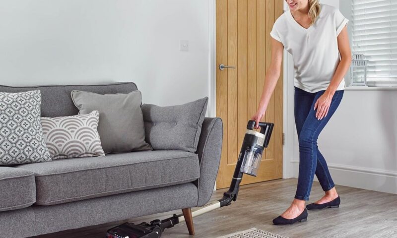 Shark’s cordless pet vacuum drops by £240 in Amazon deal – 56% saving (aff)