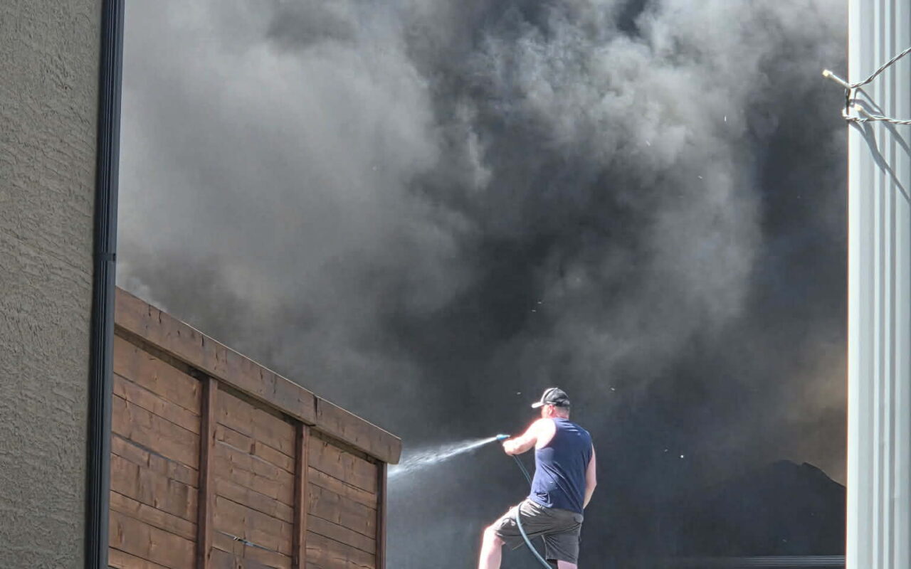 Saskatoon firefighters battle multi-house Hampton Village blaze