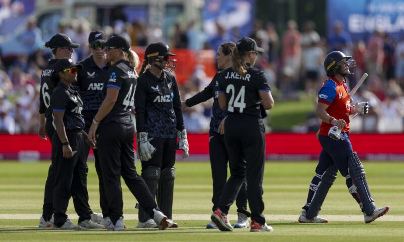 England fail to make most of flying start as New Zealand recover to level series
