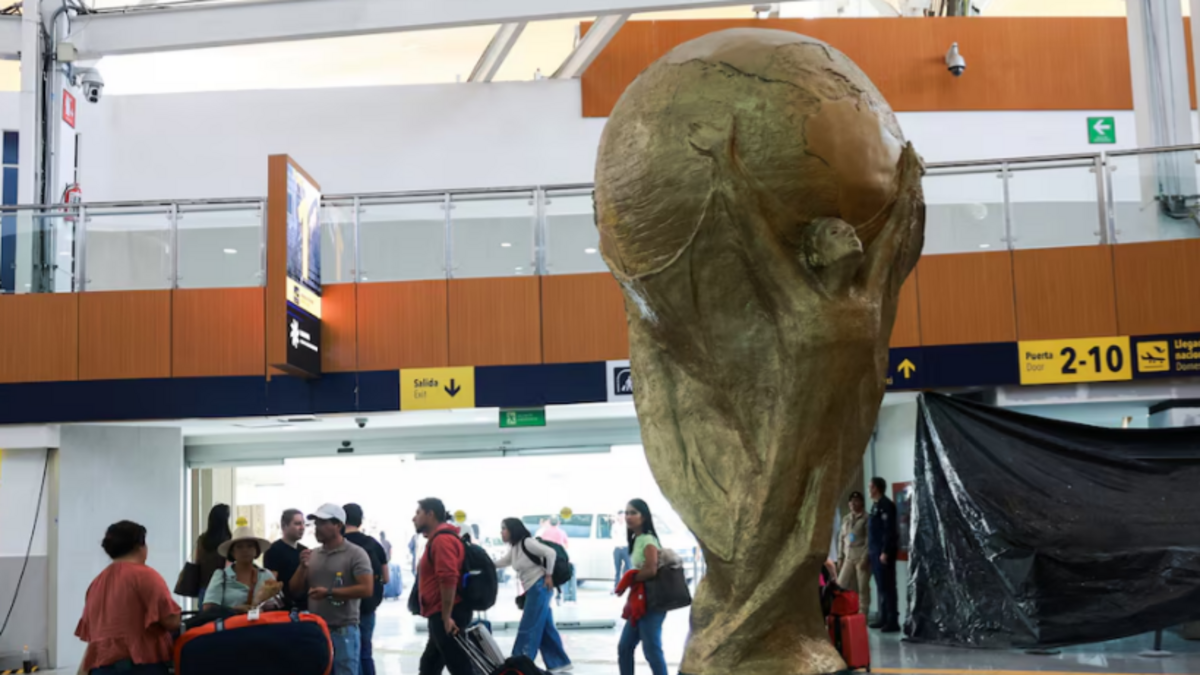 طبيب: خطر الإصابة بـ”إيبولا” ضئيل على المشجعين في كأس العالم