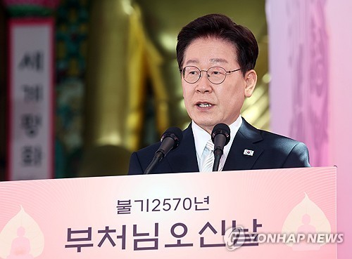 Lee vows to build gov’t that ‘saves people’s lives’ on Buddha’s Birthday