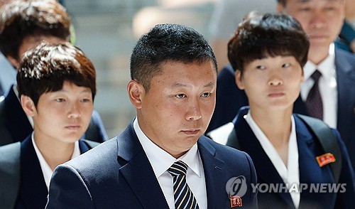 Stony-faced N. Korean women’s football team leaves S. Korea after tournament win
