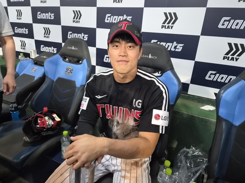 Lady Luck smiles down on slumping Twins hitter in win