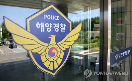 (LEAD) Court denies arrest warrant for Chinese dissident who fled to S. Korea by sea