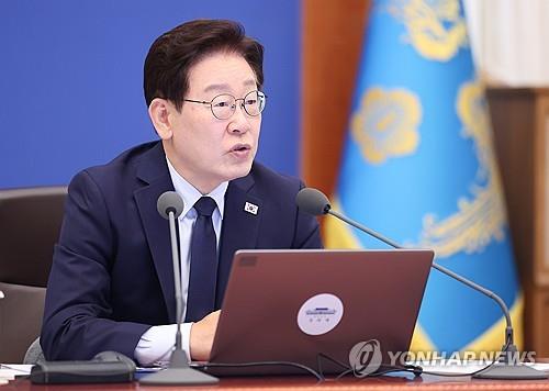 (2nd LD) Lee calls for stern punishment for those responsible for fatal overpass collapse in Seoul