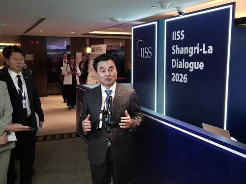 (LEAD) S. Korea discussed bilateral military logistics support pact with Japan: defense minister