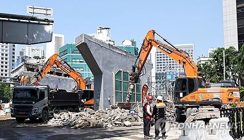 Police accelerate probe into deadly overpass collapse in Seoul