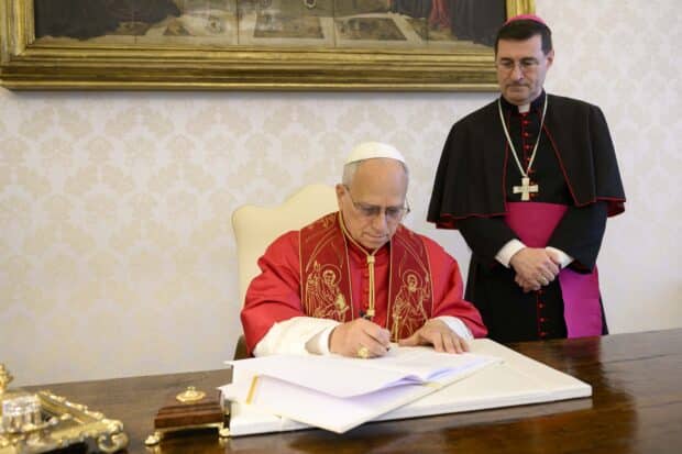  Pope urges ‘disarming’ of AI in major manifesto