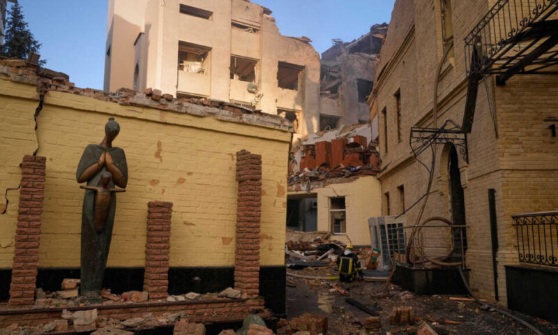 فرنسا تستدعي السفير الروسي بعد تلويح موسكو باستهداف العاصمة الأوكرانية بضربات جديدة