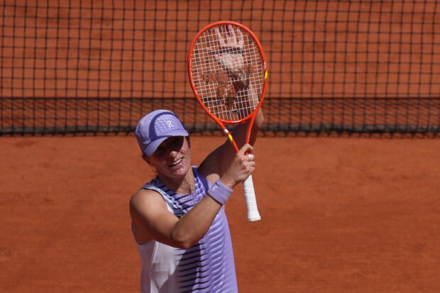 Iga Swiatek, Elena Rybakina cruise through French Open openers