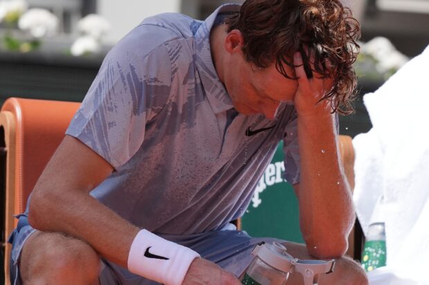 Jannik Sinner struggles with dizziness in French Open loss