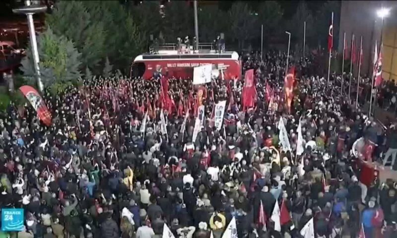 مظاهرات في تركيا بعد قرار إبطال انتخاب أوزغور أوزيل على رأس حزب الشعب المعارض