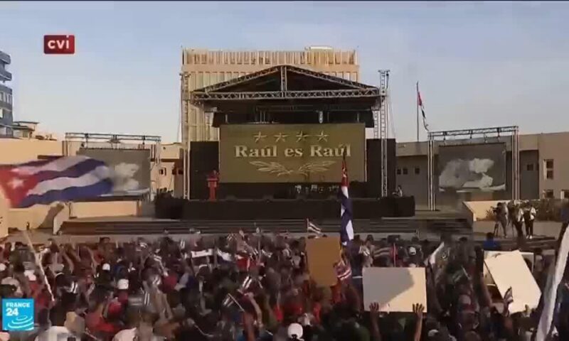 مظاهرة أمام السفارة الأمريكية في هافانا دعما لراؤول كاسترو