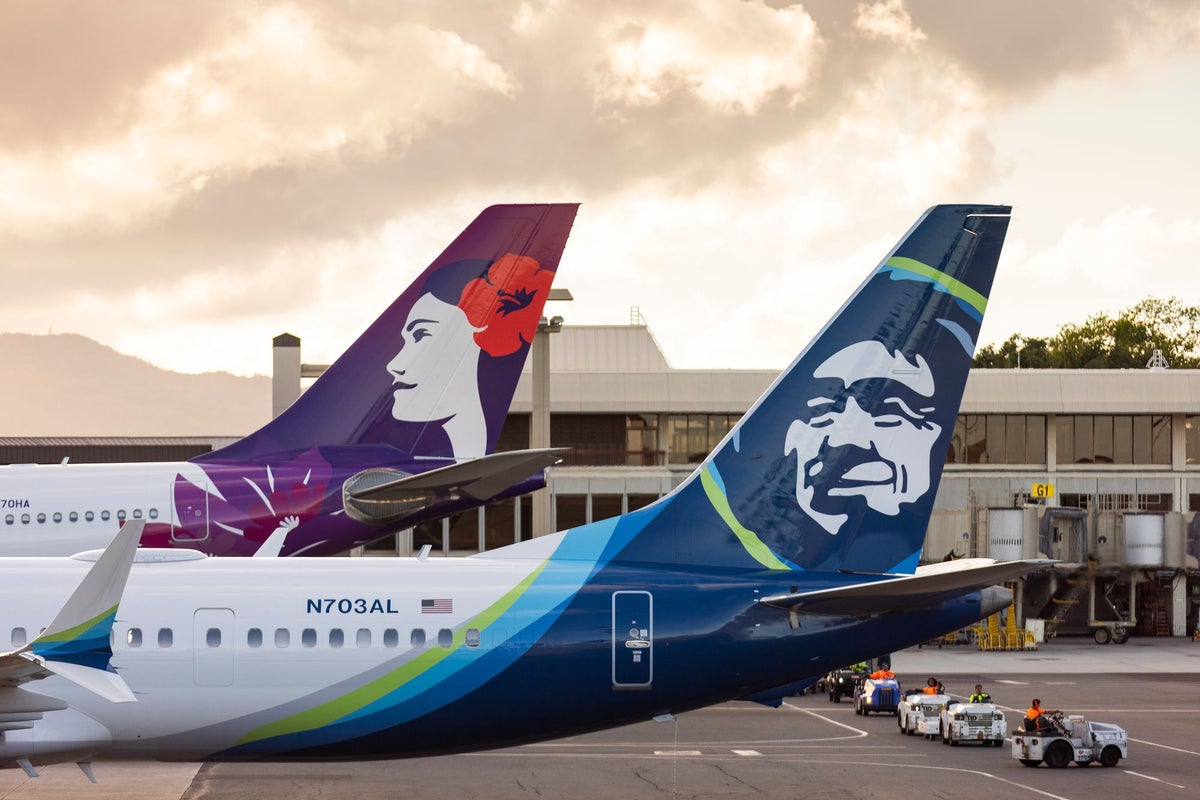 Alaska Airlines bans staff from recently acquired Hawaiian company from wearing leis and aloha shirts on certain routes, report says